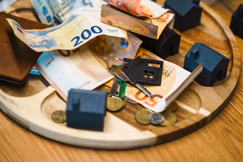 Який податок з продажу другої квартири за рік